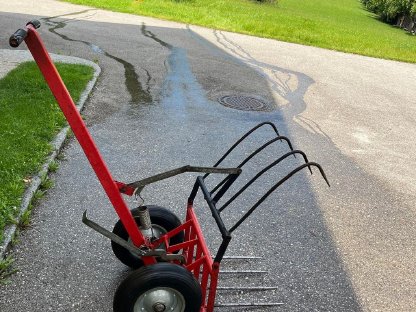 Bild 2:Futtertransportwagen