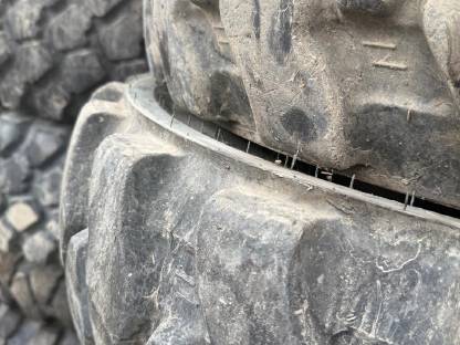 Bild 2:Reifen 290/90-20 Liebherr EM-22 Bagger Reifen Mobilbagger