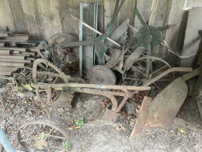 Bild 2:Kleinanbaugeräte für Traktor