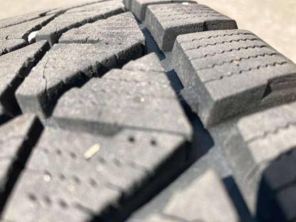 Bild 4:215/65R16 98S - Winterreifen - 7 mm - Stahlfelge Bridgestone