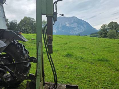 Bild 4:Holzspalter für Traktor