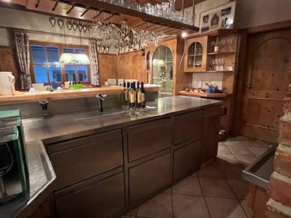 Bild 4:Heurigenschank und Buffet/Vitrine komplett inkl. Kühlladen