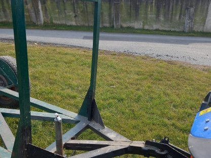 Bild 2:Holzanhänger