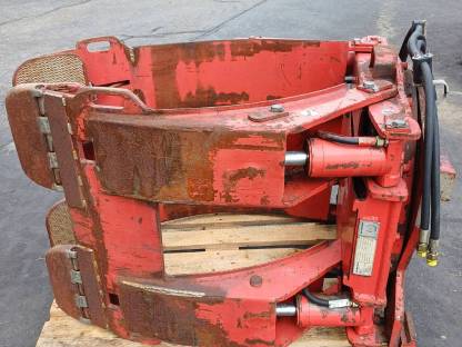 Bild 2:Hydraulische Rundballenzange