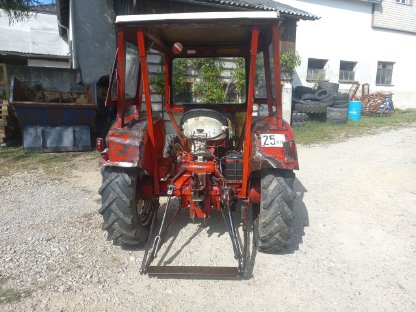 Bild 2:Traktor Warchalowski WT32A