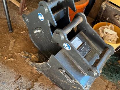 Bild 5:Neuwertiger Bagger Hyundai 17Z-9A