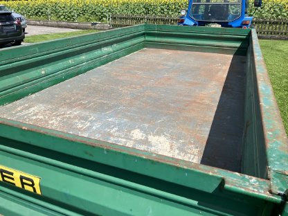 Bild 7:Müllner 2-Achs-3-Seitenkipper mit Pendelbordwand hinten 6 t