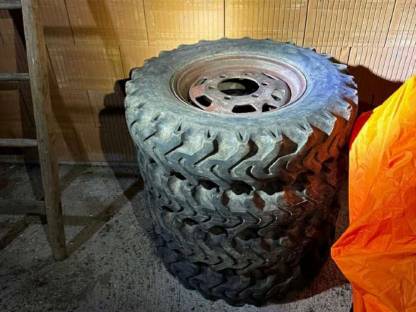 Bild 2:Unimog 411 401 Felgen mit Reifen