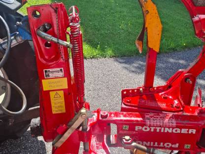 Bild 3:Pöttinger Pflug 3 Schar Servo 1