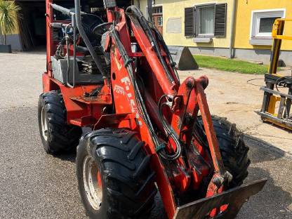 Bild 2:Hoflader Fuchs F1244