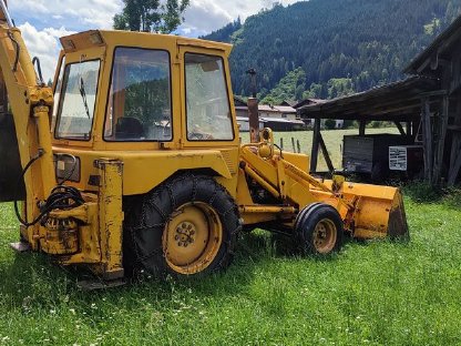 Bild 4:Ford 550 Radlader mit Heckbagger