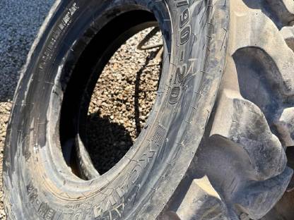 Bild 6:Reifen 290/90-20 Liebherr EM-22 Bagger Reifen Mobilbagger