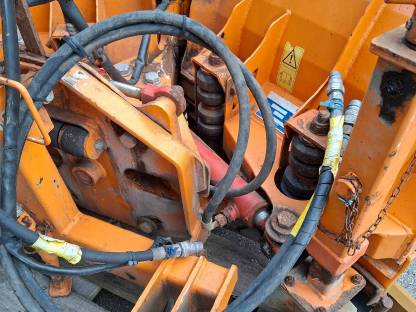 Bild 4:Springer Vario Schneepflug V155