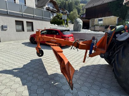 Bild 3:Traktor Grader Stocker