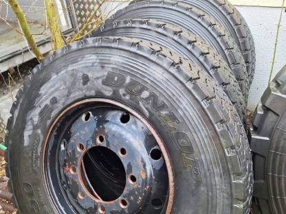 4x LKW Reifen mit Felgen 315/80 R 22,5