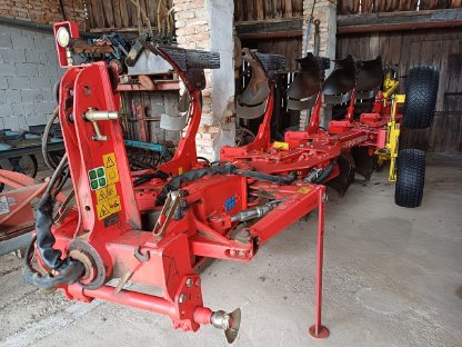 Bild 6:Pöttinger Servo 45-NP, 5 Scharen, hydr. Steinsicherung