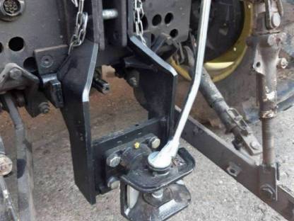 Bild 2:Untenanhängung für MB Trac 700-1000