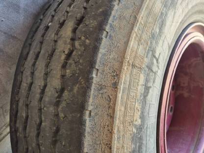 Bild 2:365 80 R20 Reifen mit Felge 6x