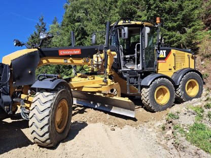 Bild 3:Wegesanierung Steinfräsen Grader D'Ambros Agrar