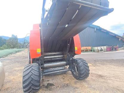 Bild 5:Kuhn Rundballenpresse 3165 OC 23