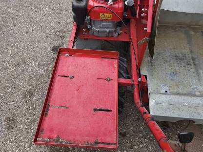 Bild 5:Obstauflesemaschine Feucht OB 80 mit 6 Körben