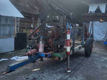 Bild 3:Forstanhänger mit Foco-Kran
