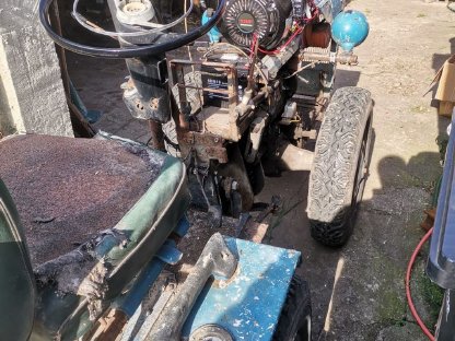 Bild 2:Eigenbautraktor