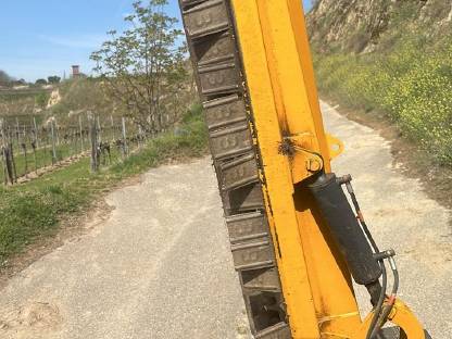 Bild 2:Böschungsmähen, Windschutzgürtelpflege