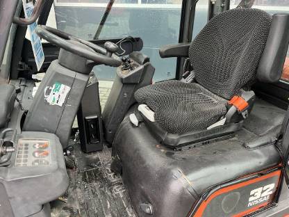 Bild 4:Stapler Nissan 32