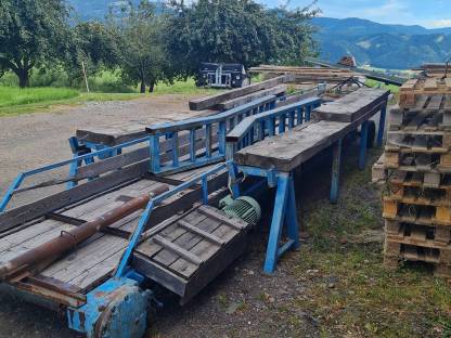 Bild 2:Kratzboden Förderband