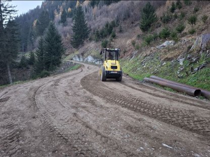 Bild 8:Wegesanierung Steinfräsen Grader D'Ambros Agrar