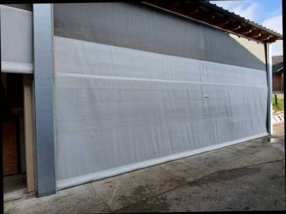 Bild 3:Rolltor Erich Windschutzsystem