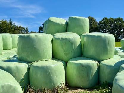 Silageballen 1. Schnitt mit 32 Messern