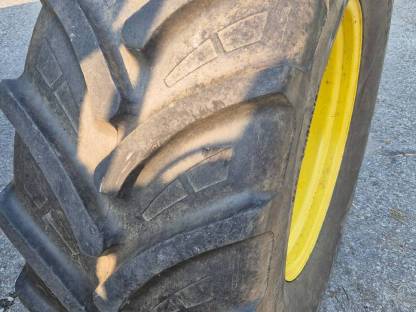 Bild 3:Traktor Reifen