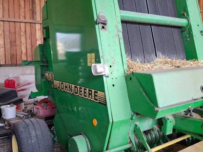 Bild 2:John Deere Rundballenpresse 590