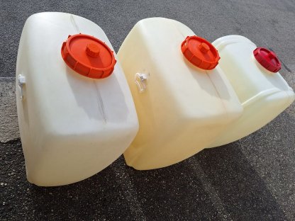 Bild 2:Weintanks in folgenden Größen: 110 l, 200 l