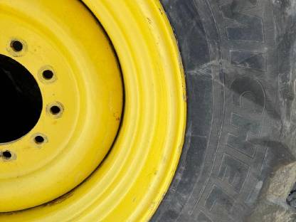 Bild 3:Komplettrad 650/75R32 Michelin Megaxbib John Deere Felge