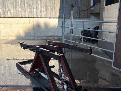 Bild 3:Autohebebühne