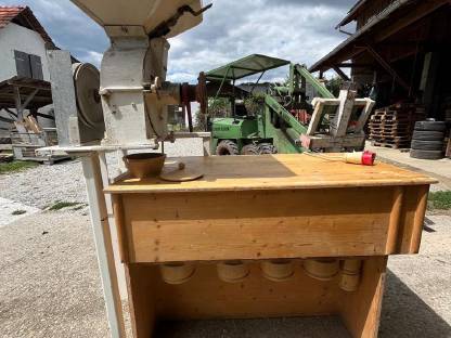 Getreidemühle inkl. Siebkasten