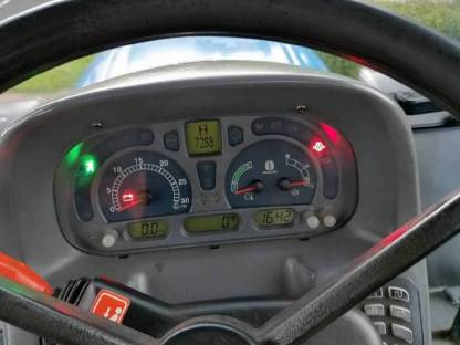 Bild 8:New Holland TL80 Traktor