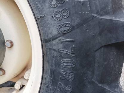 380/70R24 Kompletträder