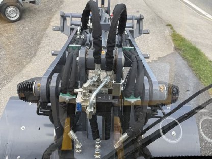 Bild 9:Eurotrac W12 CMF mit Kabine und Euroaufnahme