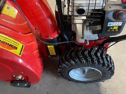 Bild 6:Schneefräse Jonsered 7,1 kW 300 ccm - 68 cm