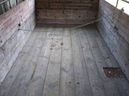 Bild 2:Selbstgebauter Anhänger