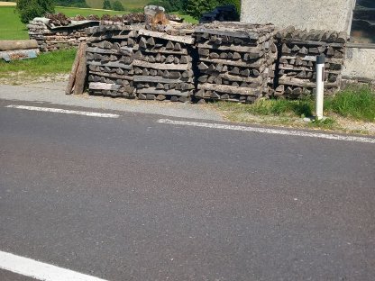 Bild 2:Brennholz