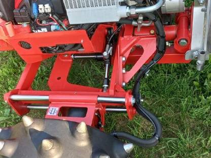 Bild 7:Tecno Motormäher mit Busatis Mähbalken