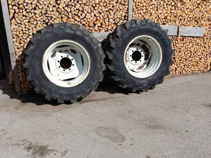 Reifen mit Felgen 420/85 R30