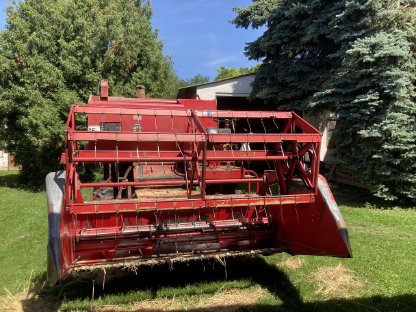 Bild 2:Massey Ferguson MF 87 Mähdrescher