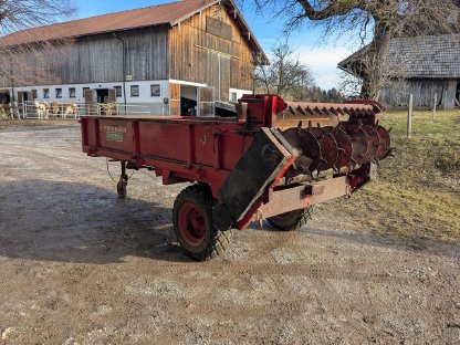 Bild 3:Pöttinger Miststreuer - einsatzbereit