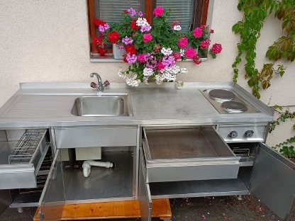 Bild 2:Nirosta Küche